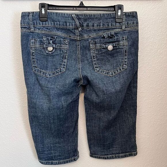 Rewind Bermuda denim shorts medium wash juniors size 11 EUC - Picture 3 of 13